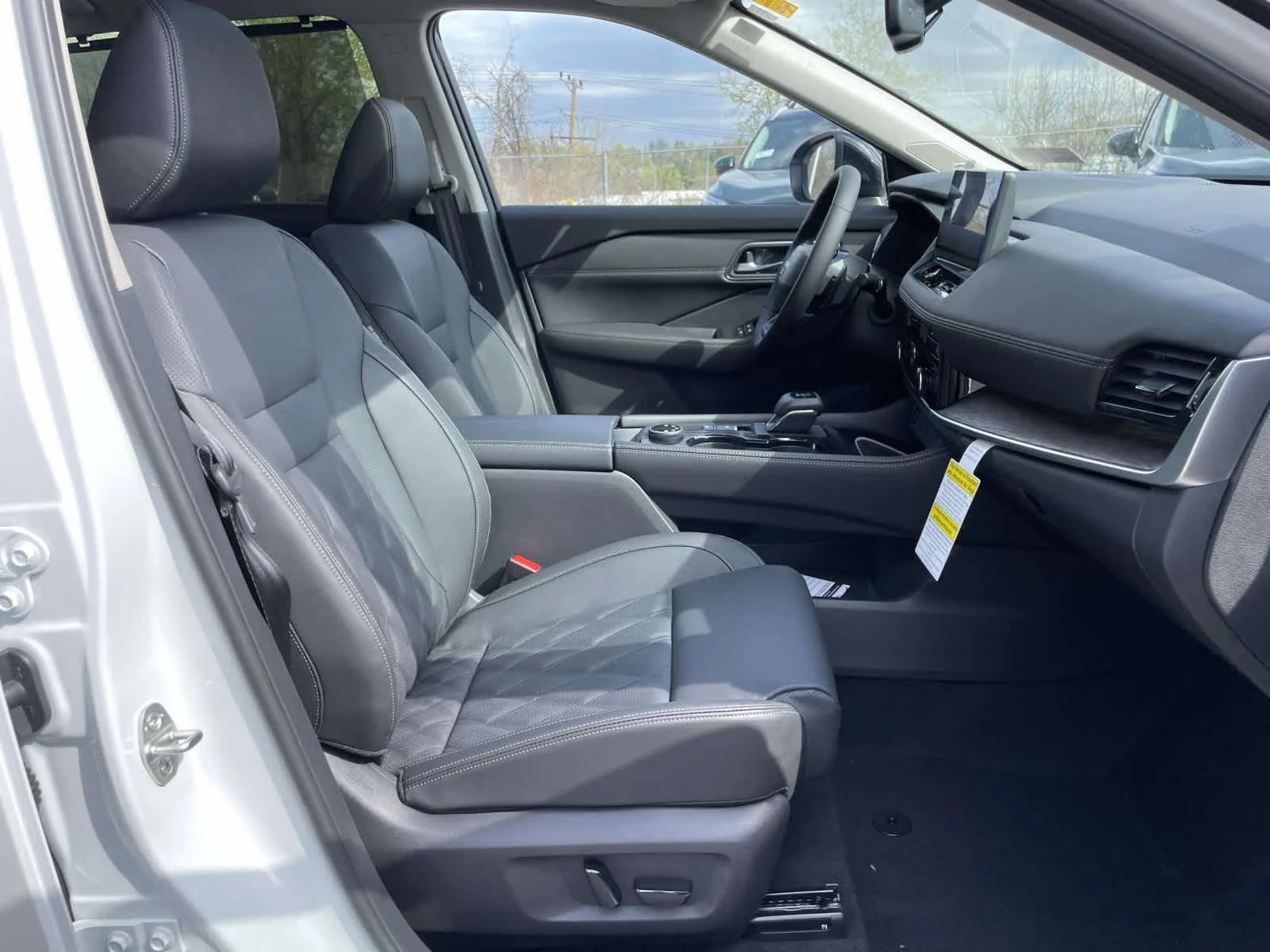 New 2026 Everest White Pearl/Super Black Nissan Platinum image 22
