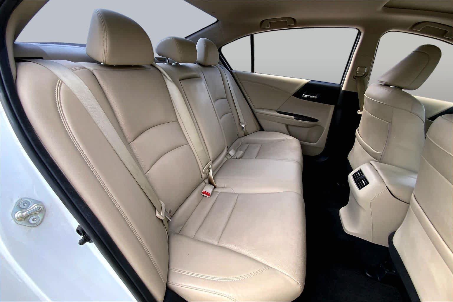 Used 2015  Honda  image 19