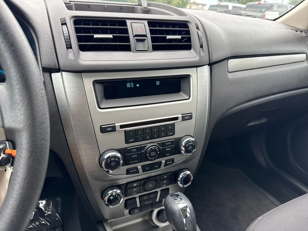 Used 2012 Blue Ford SE image 20