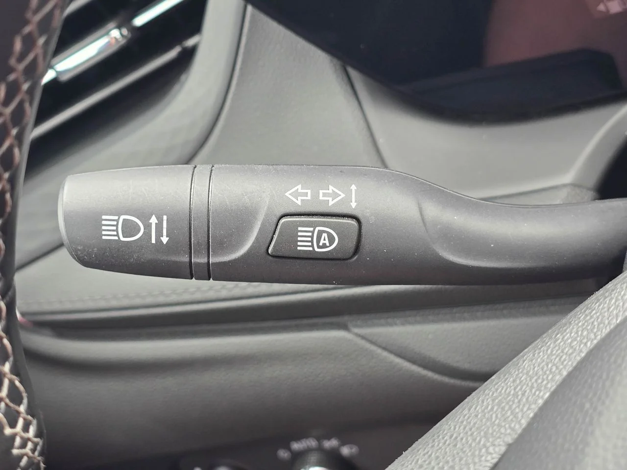 Used 2025 Moonstone Gray Buick Preferred image 18
