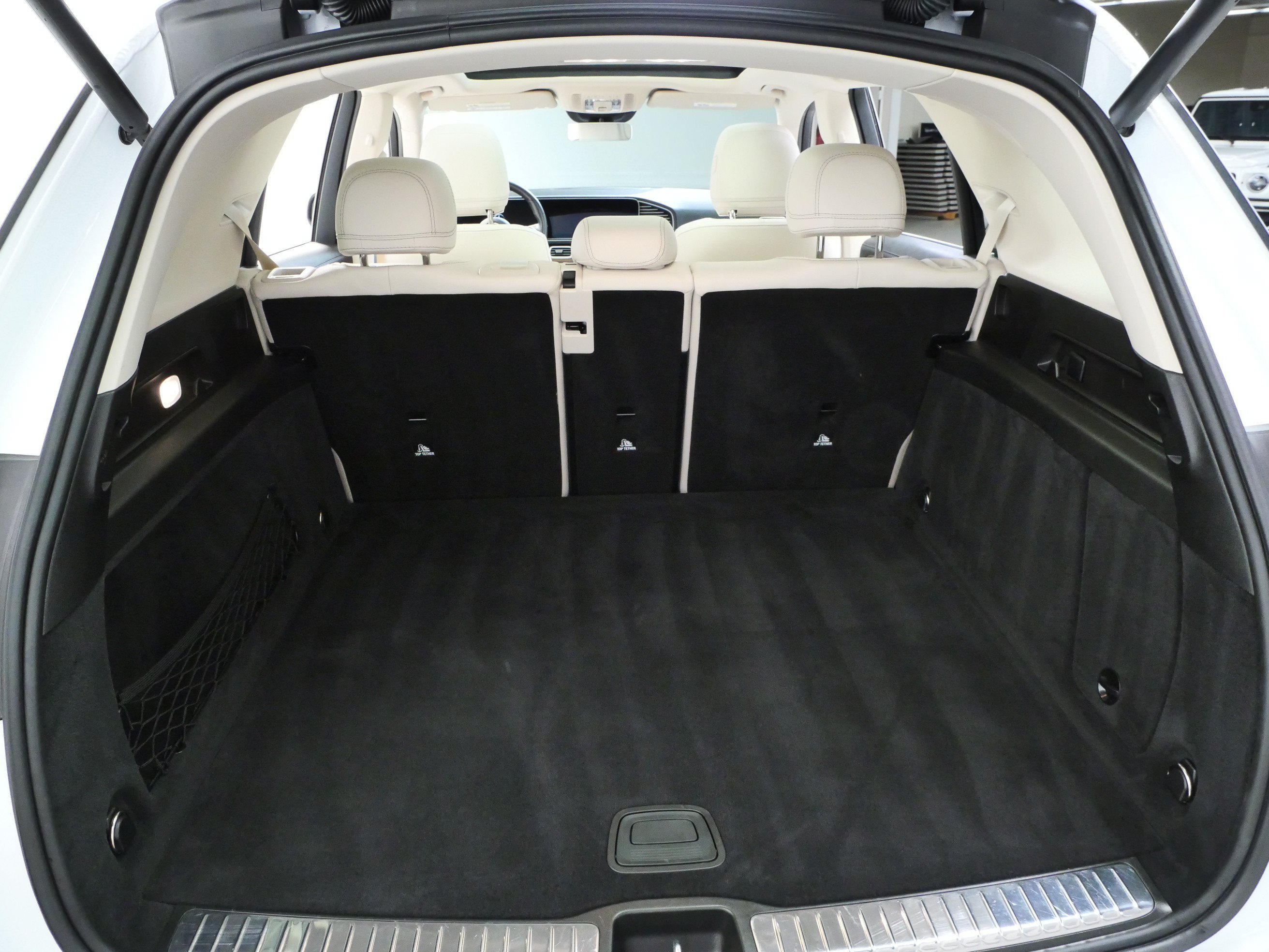 Certified Used 2025 MANUFAKTUR Moonlight White Metallic Mercedes-Benz GLE 350 image 9