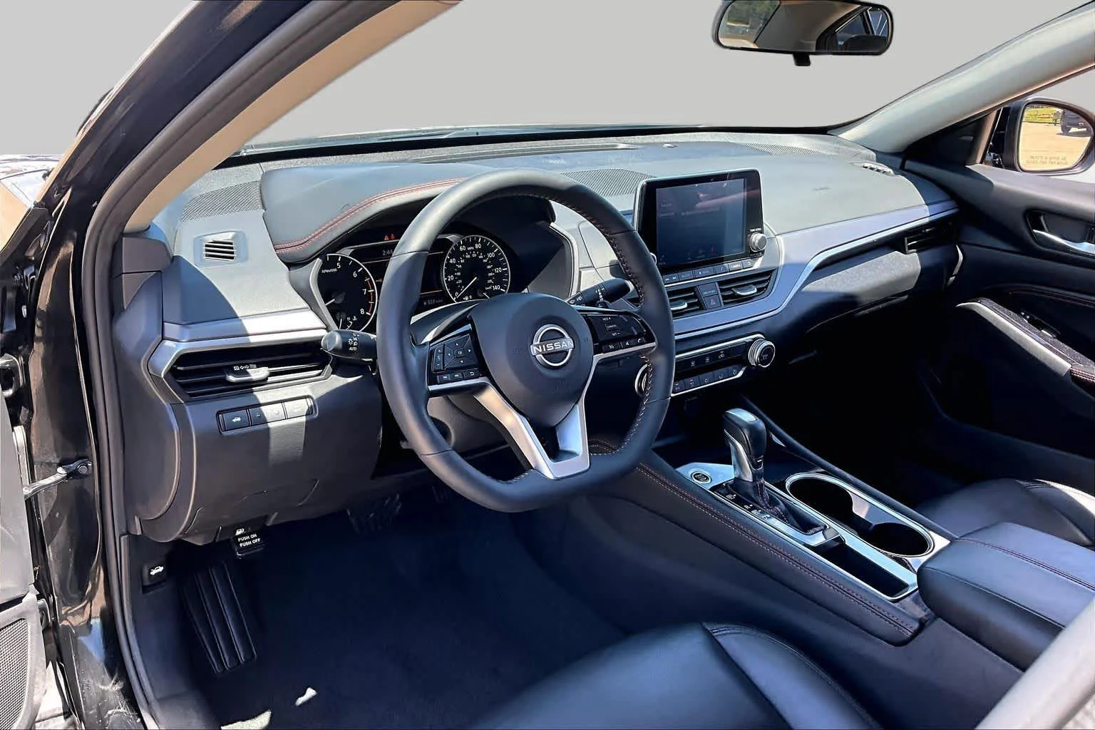 Used 2023 Super Black Nissan 2.5 SR image 17