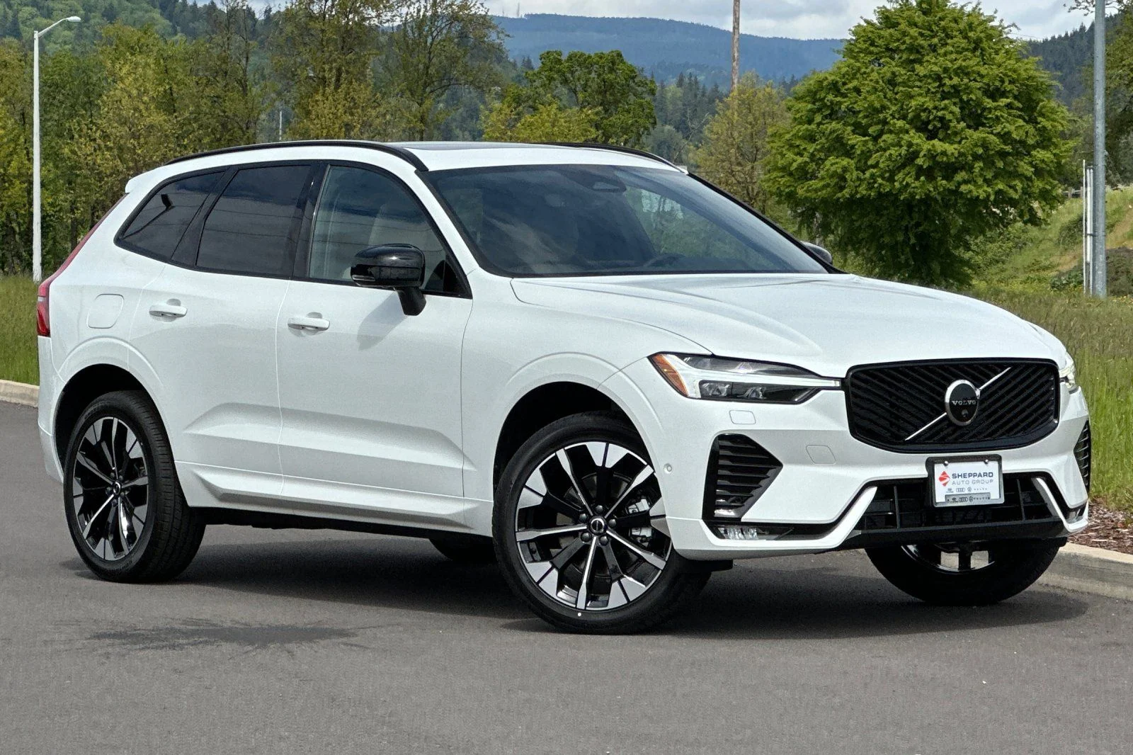 2026 Volvo XC60 B5 Plus Dark AWD's photo