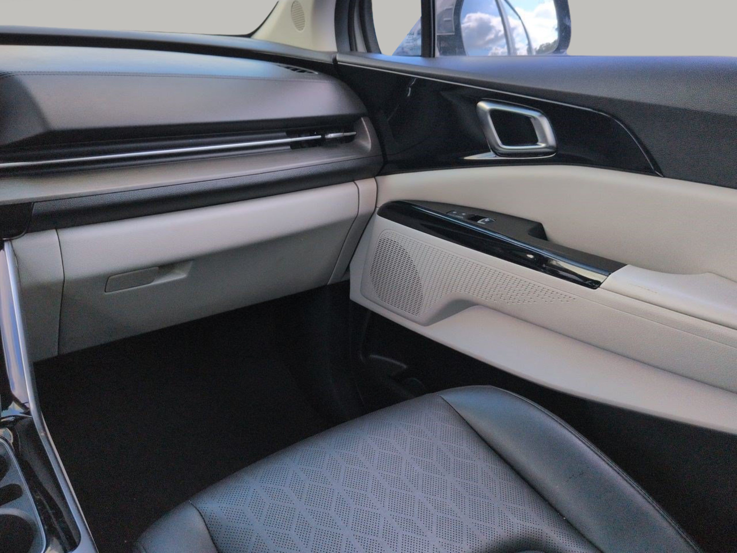 Used 2024 Ceramic Silver Kia EX image 21