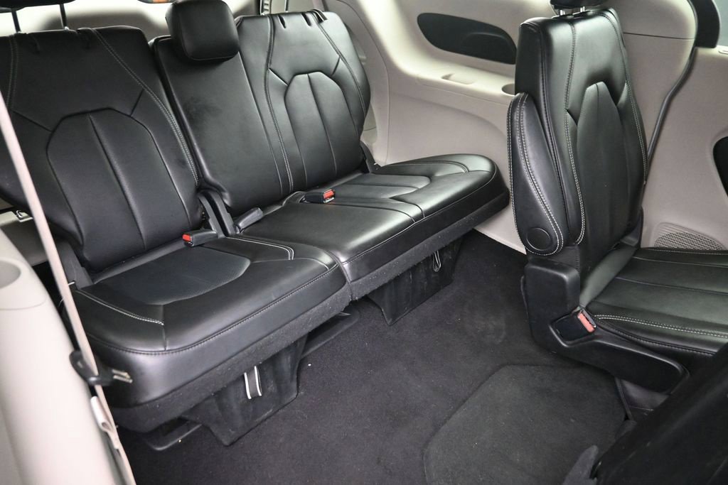 Used 2024 White Chrysler Touring L image 12