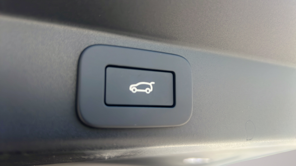 New 2026 Gray Land Rover Dynamic SE image 18