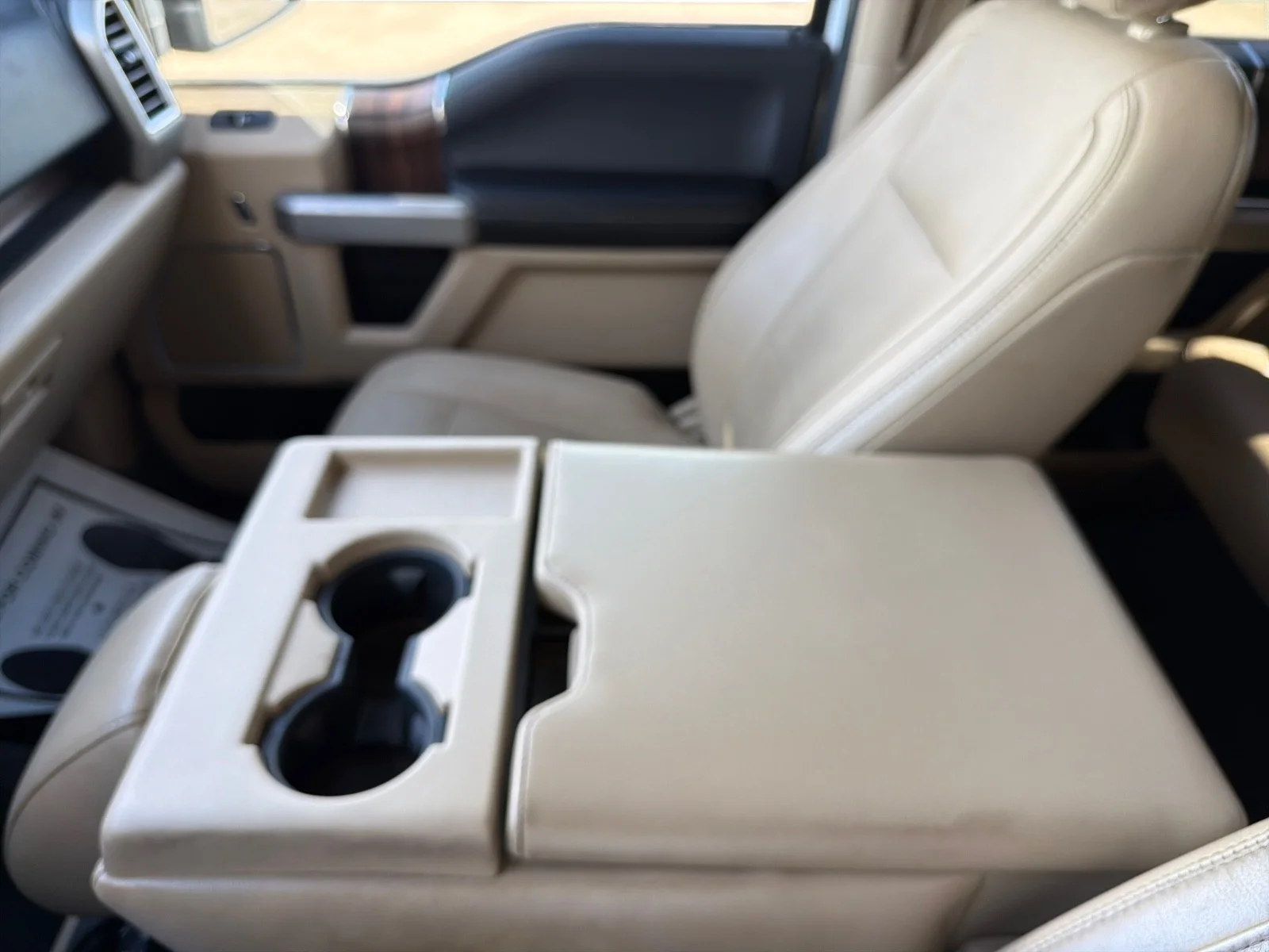 Used 2015 White Platinum Metallic Tri-Coat Ford Lariat image 34