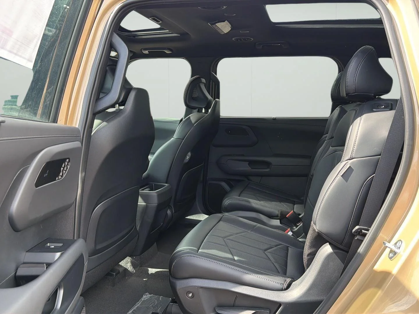 New 2027 Terrain Brown Kia X-Pro SX image 9