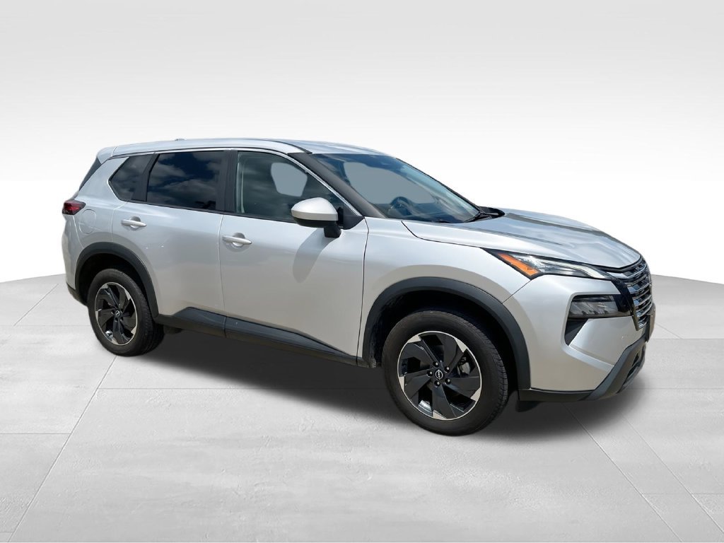 Used 2025 Silver Nissan SV image 2