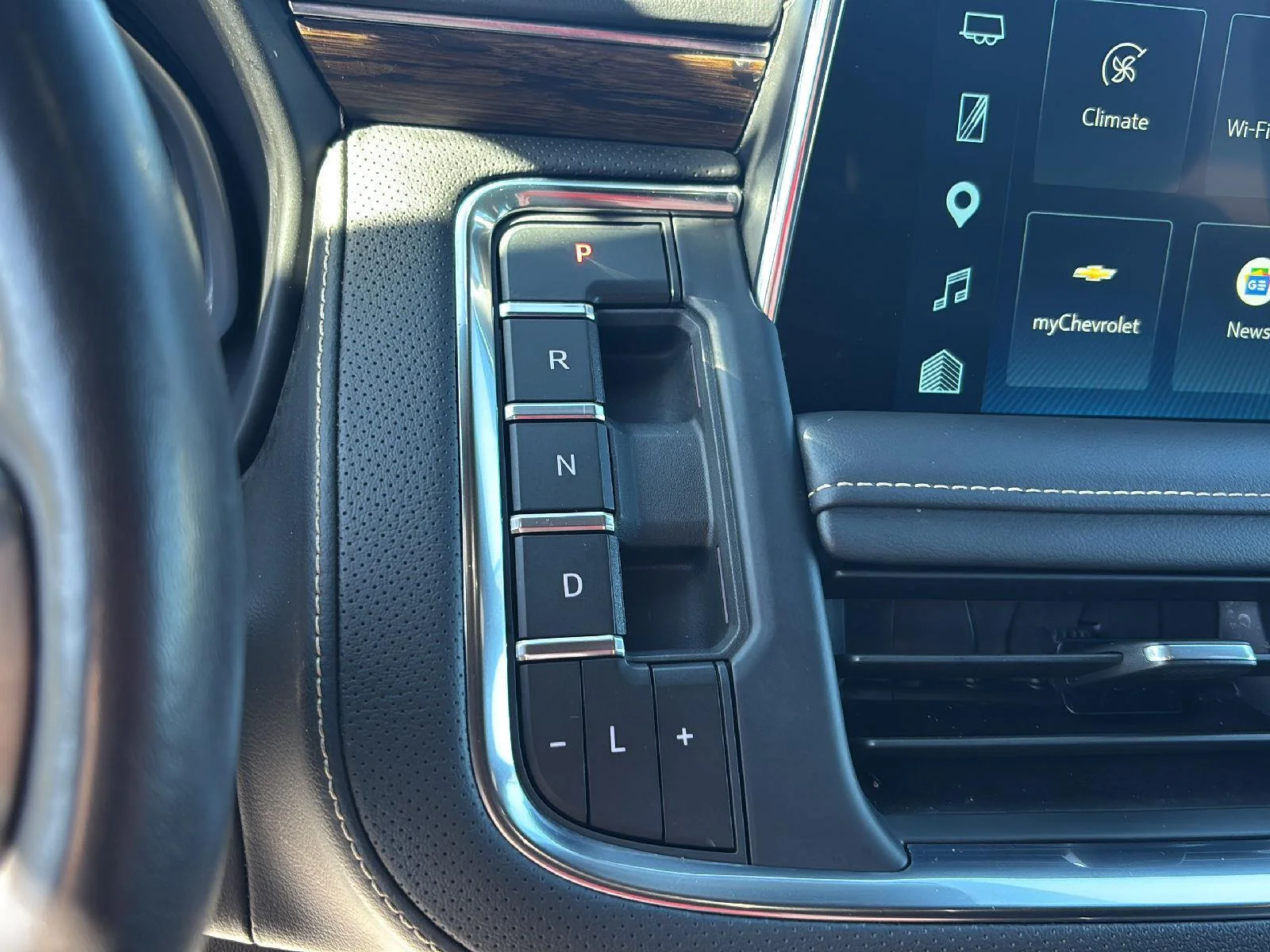 Used 2023 BLACK Chevrolet Premier image 18