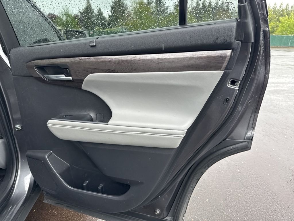 Used 2022 Magnetic Gray Metallic Toyota Platinum image 23