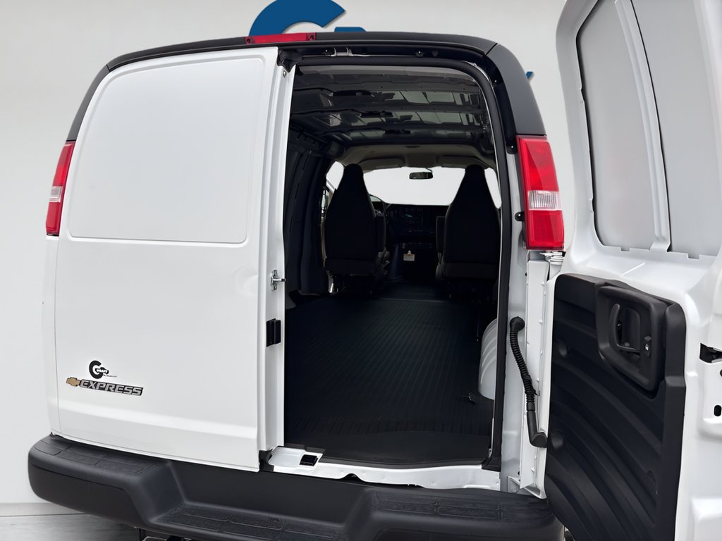 2025 Chevrolet Express Cargo Work Van - Photo 18