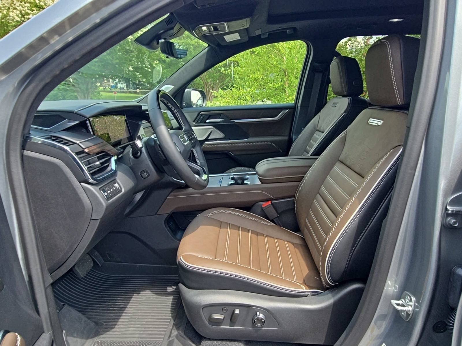 2026 GMC Acadia Denali Ultimate - Photo 28
