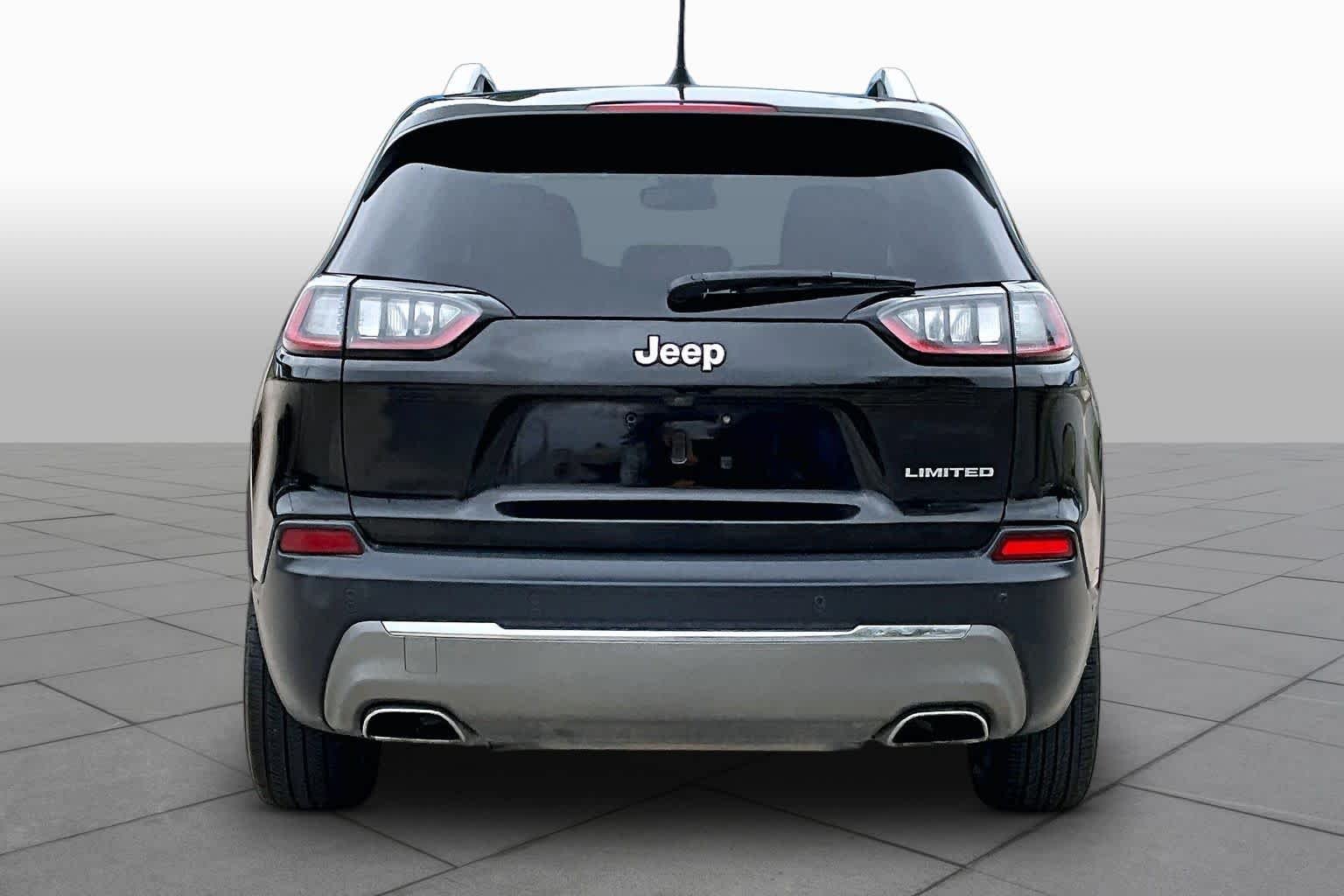 Used 2020 Diamond Black Crystal Pearlcoat Jeep Limited image 5