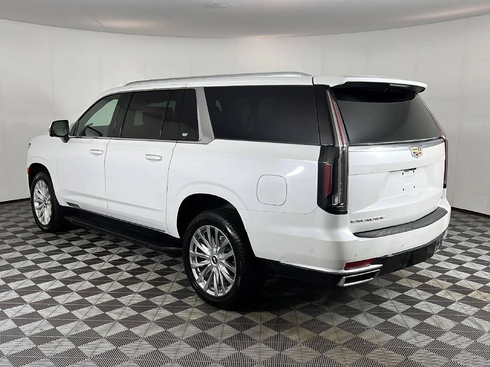 Used 2023 Crystal White Tricoat Cadillac 4WD Premium Luxury image 5