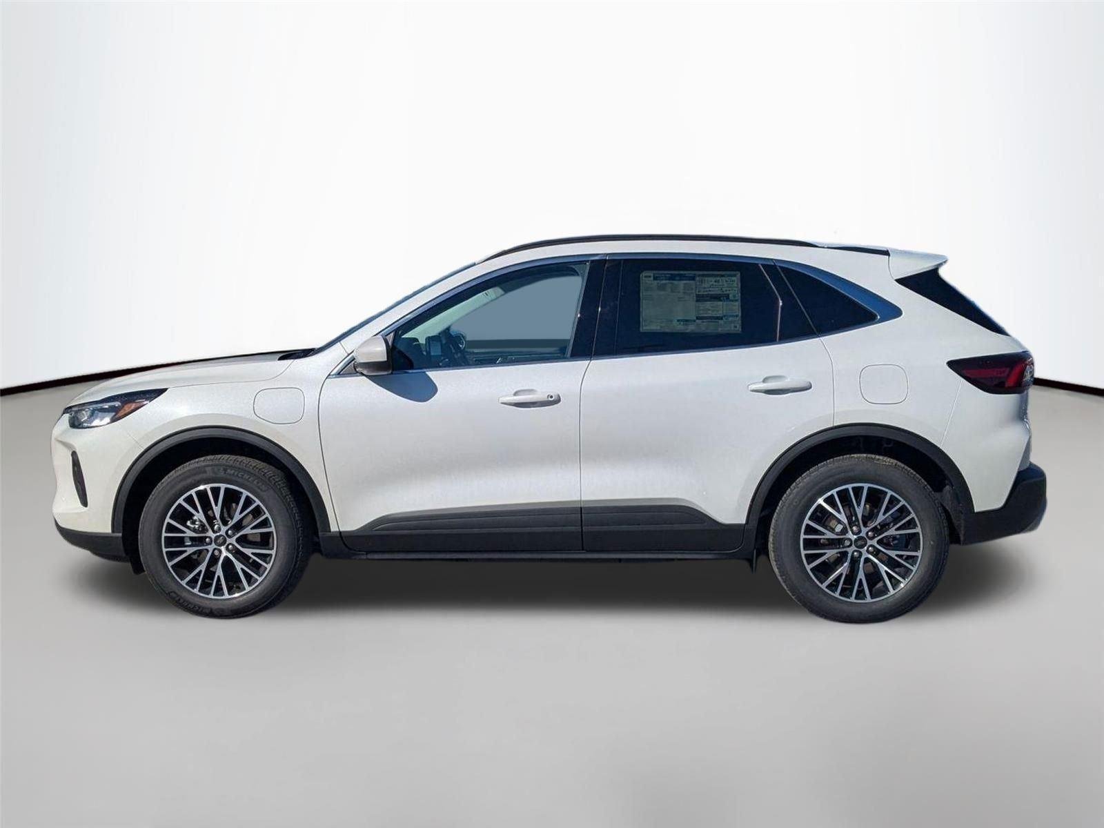 New 2025 Star White Metallic Tri-coat Ford Plug-in Hybrid image 9