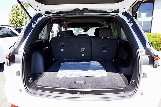 New 2024 Bright White Clear-Coat Exterior Paint Jeep Laredo image 16