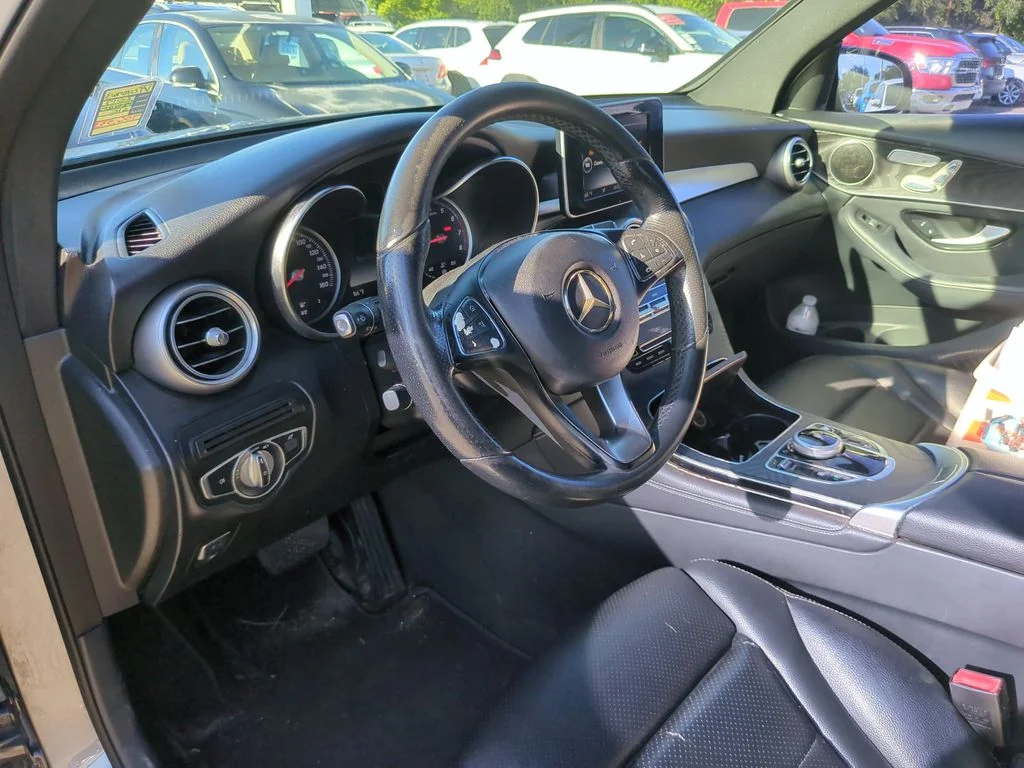 Used 2017  Mercedes-Benz GLC 300 image 9