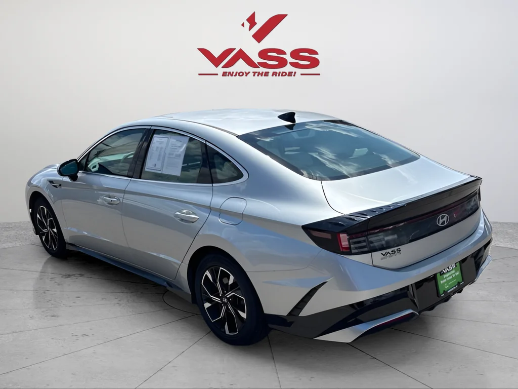 Used 2025 Silver Hyundai SEL image 3
