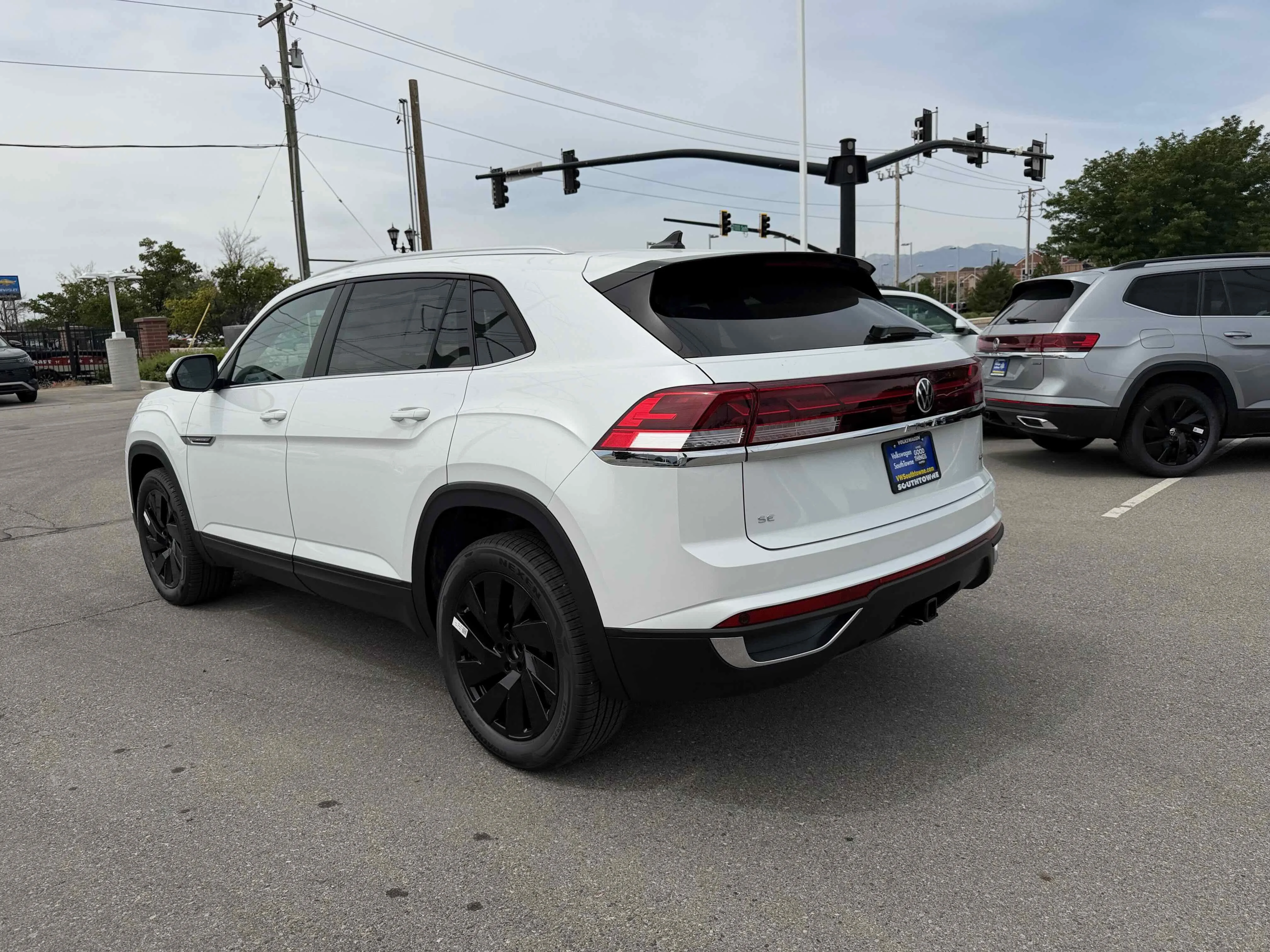 New 2026 Pearl Volkswagen 2.0T SE w/Technology image 5