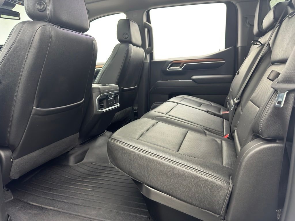 Used 2022 White Frost Tricoat GMC Denali image 30