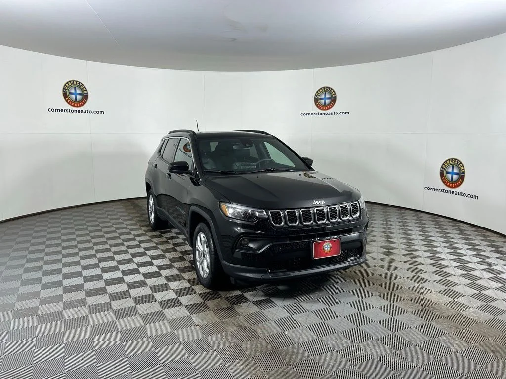 Used 2025 Diamond Black Jeep Latitude image 19
