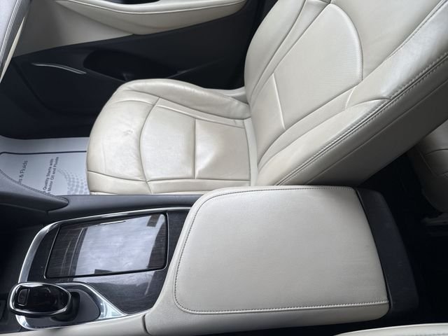 Used 2019 White Frost Buick Essence image 23