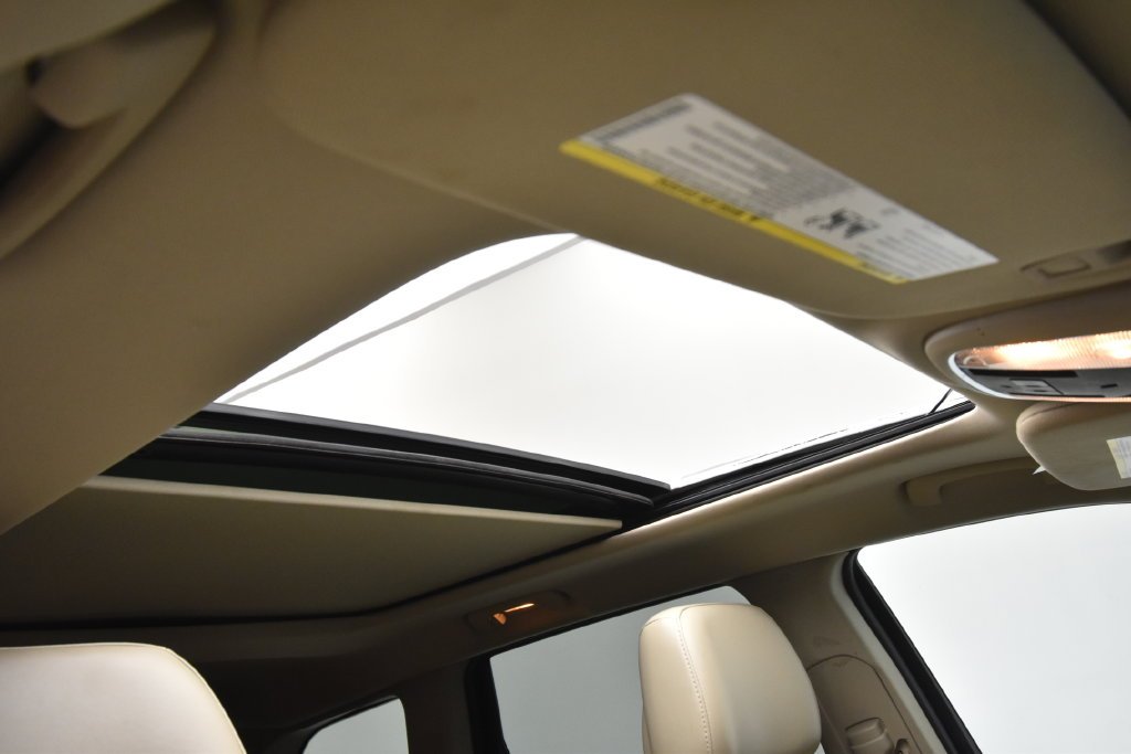 Used 2013 Bright White Clearcoat Jeep Limited image 15