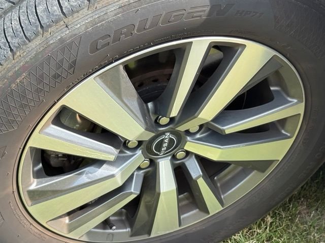 Used 2025 Everest White Pearl Tricoat Nissan SL image 10