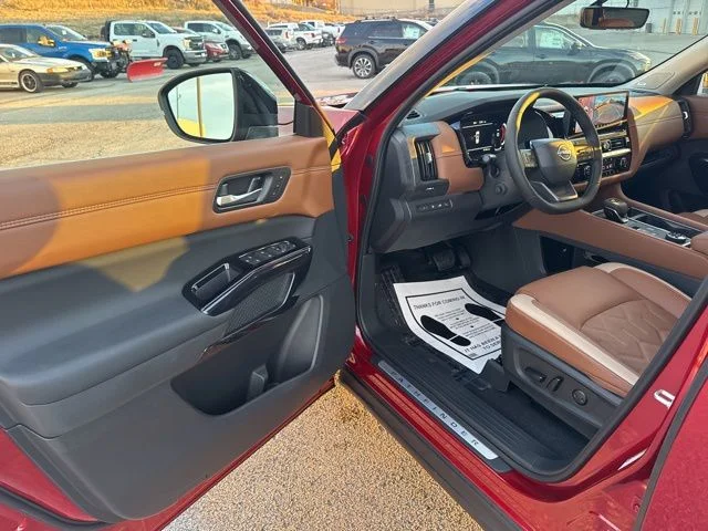 New 2026 Scarlet Ember Tintcoat / Super Black Two-tone Nissan Platinum image 24