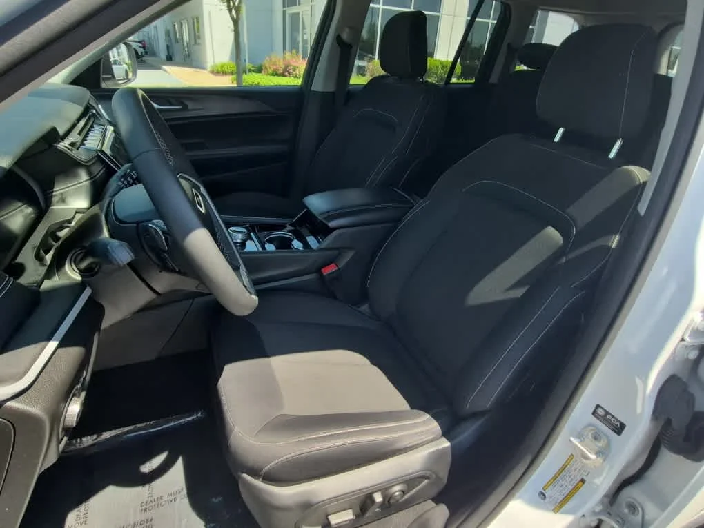 Used 2023 Bright White Clearcoat Jeep Laredo image 10