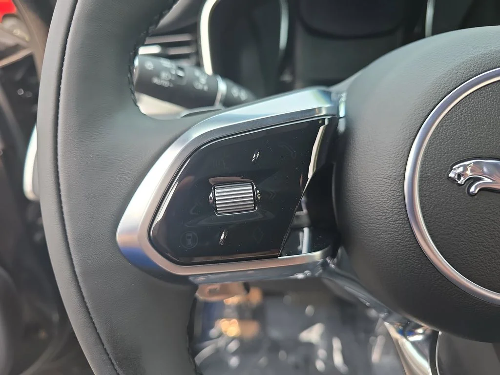 2026 Jaguar F-Pace R-Dynamic S - Photo 17