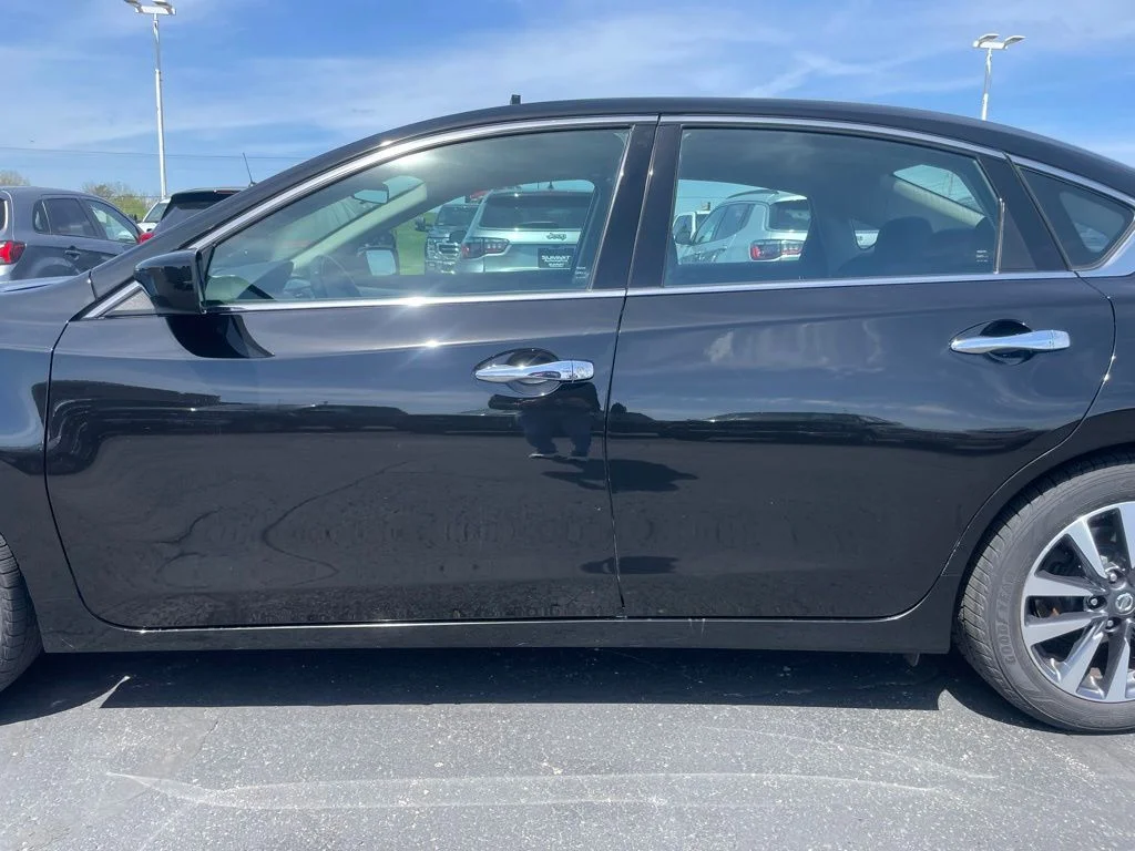 Used 2017 Super Black Clearcoat Nissan 2.5 SV image 31