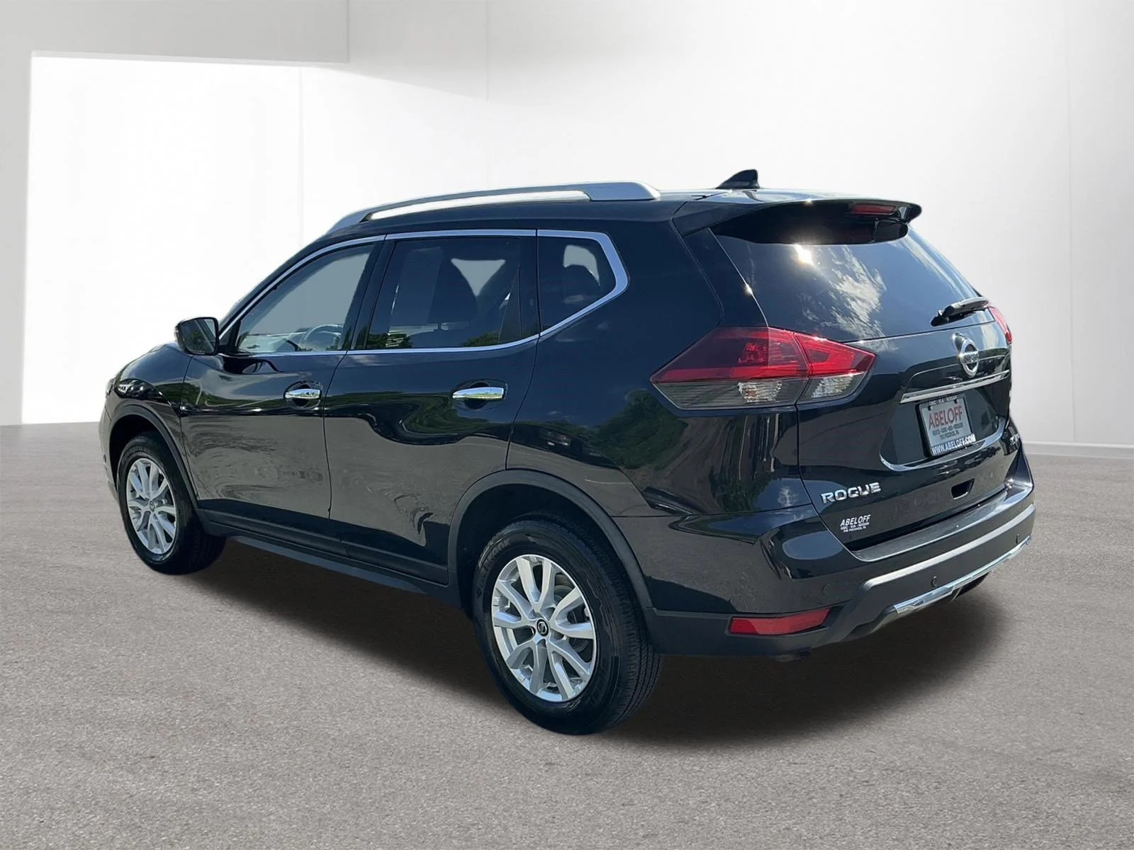 Used 2020 Magnetic Black Pearl Nissan SV image 5