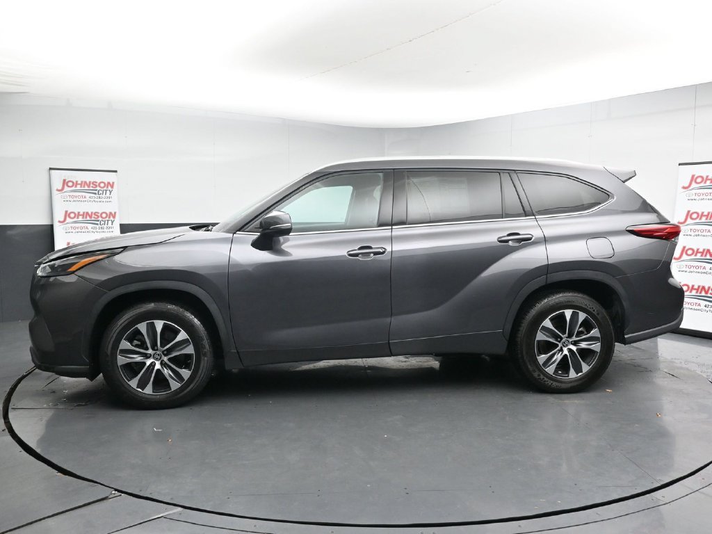 Used 2022 Gray Toyota XLE image 5