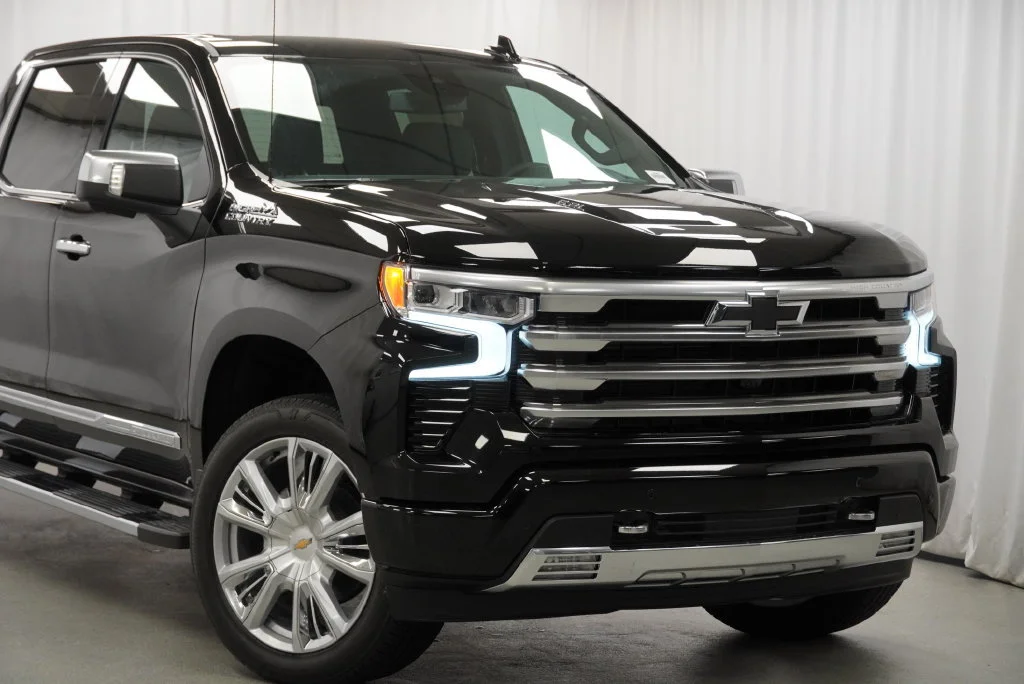 New 2026 Black Chevrolet High Country image 9