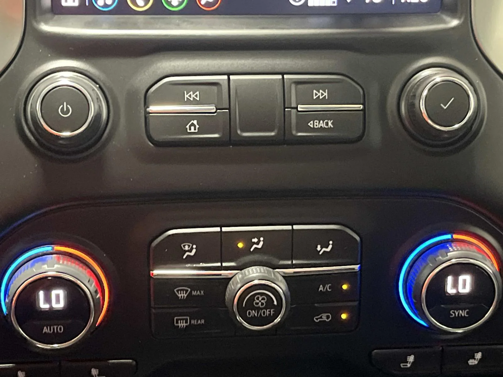 Used 2022 All normally body colored non-sheet metal parts will be black including front fender extensions, cab spoiler on Double & Crew cabs and LT trim door handles. May require extended lead time. Chevrolet LT Trail Boss image 23