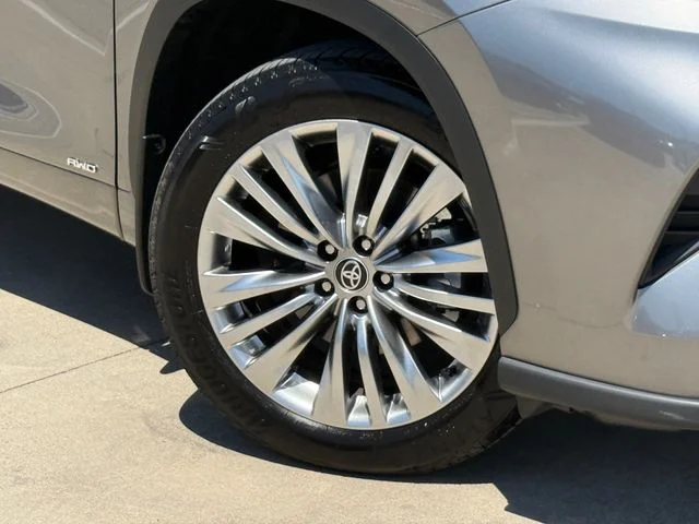 Certified Used 2026 PRECIOUS METAL Toyota Platinum image 2