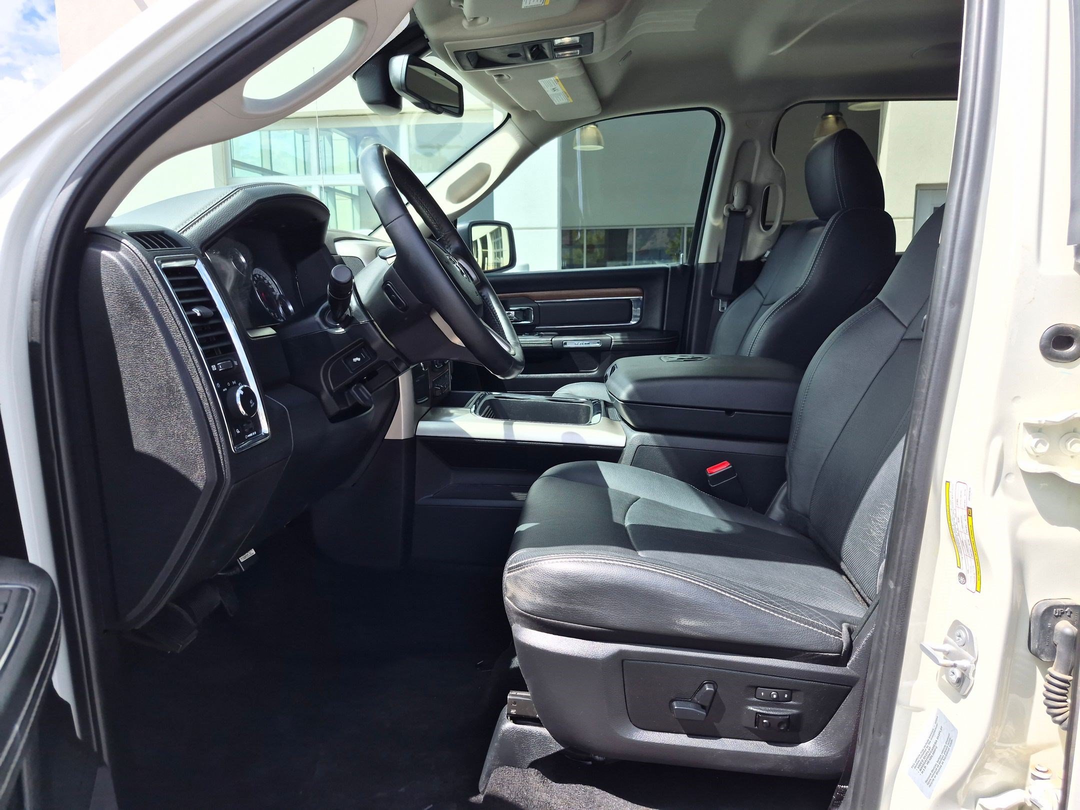 Used 2018 Pearl White Ram Laramie image 15