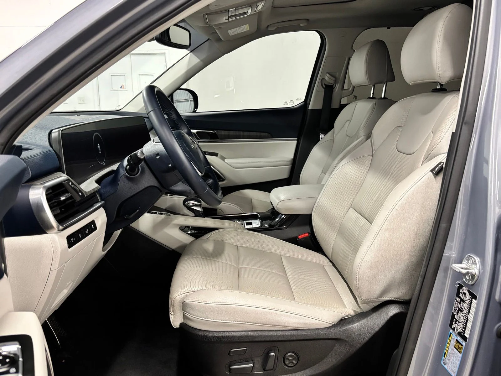 Used 2023 Silver Kia SX image 17