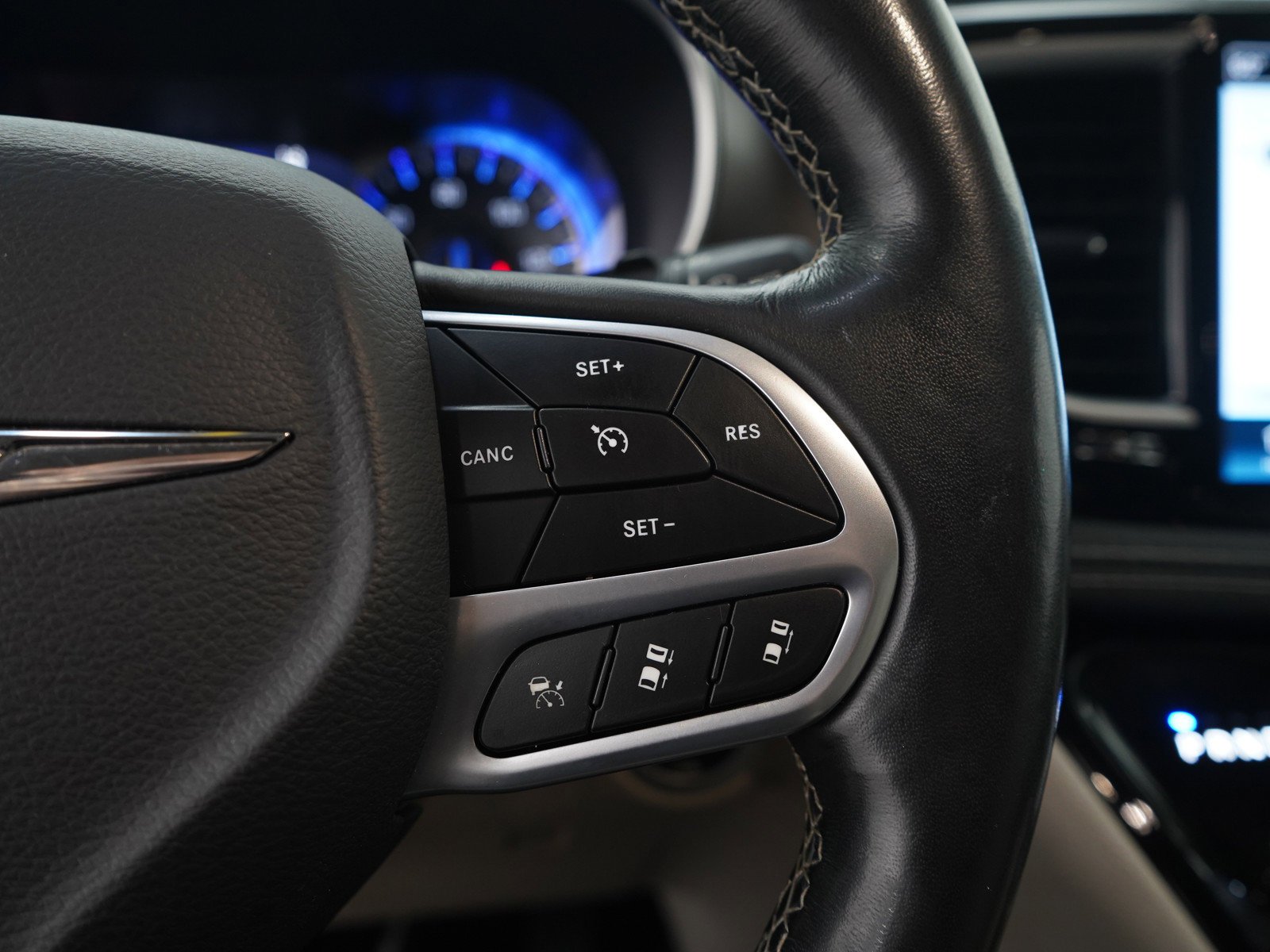 Used 2021 Brilliant Black Crystal Pearlcoat Chrysler Touring L FWD image 30