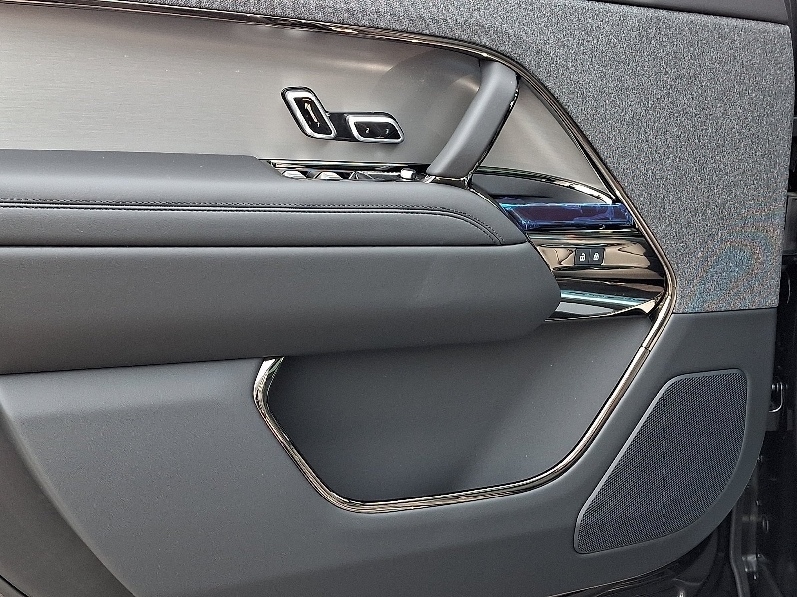 New 2026 Carpathian Grey LAND ROVER Dynamic SE image 7