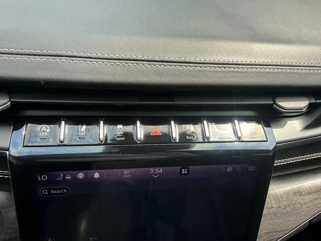 Used 2021 White/off-white Jeep Overland image 21