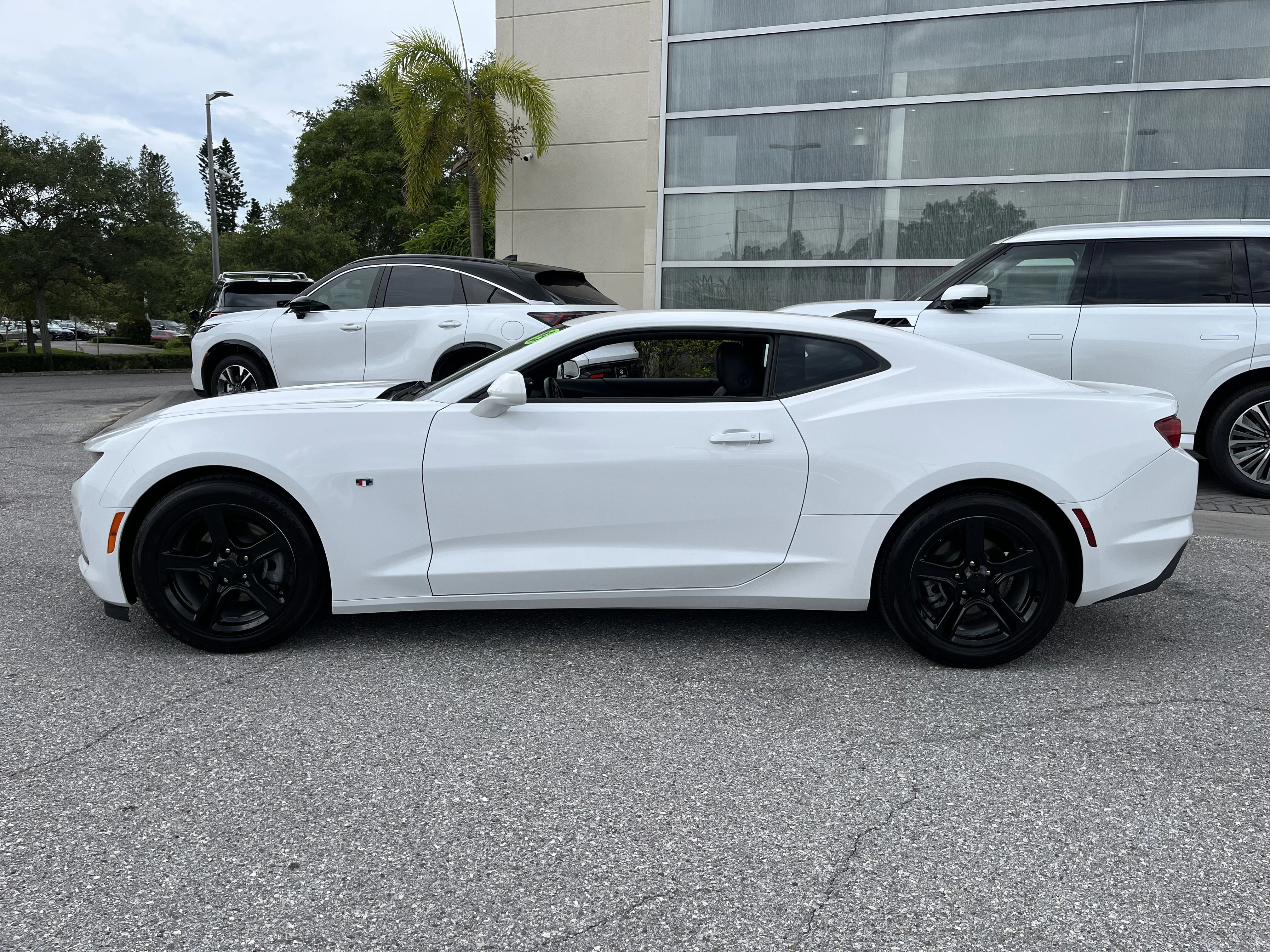 Used 2023 Summit White Chevrolet 2LT image 4
