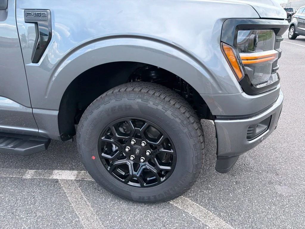 New 2026 Carbonized Gray Metallic Ford XLT image 4
