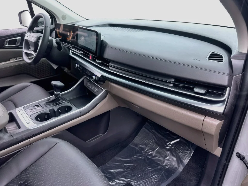 New 2027 Ceramic Silver Kia LXS image 30