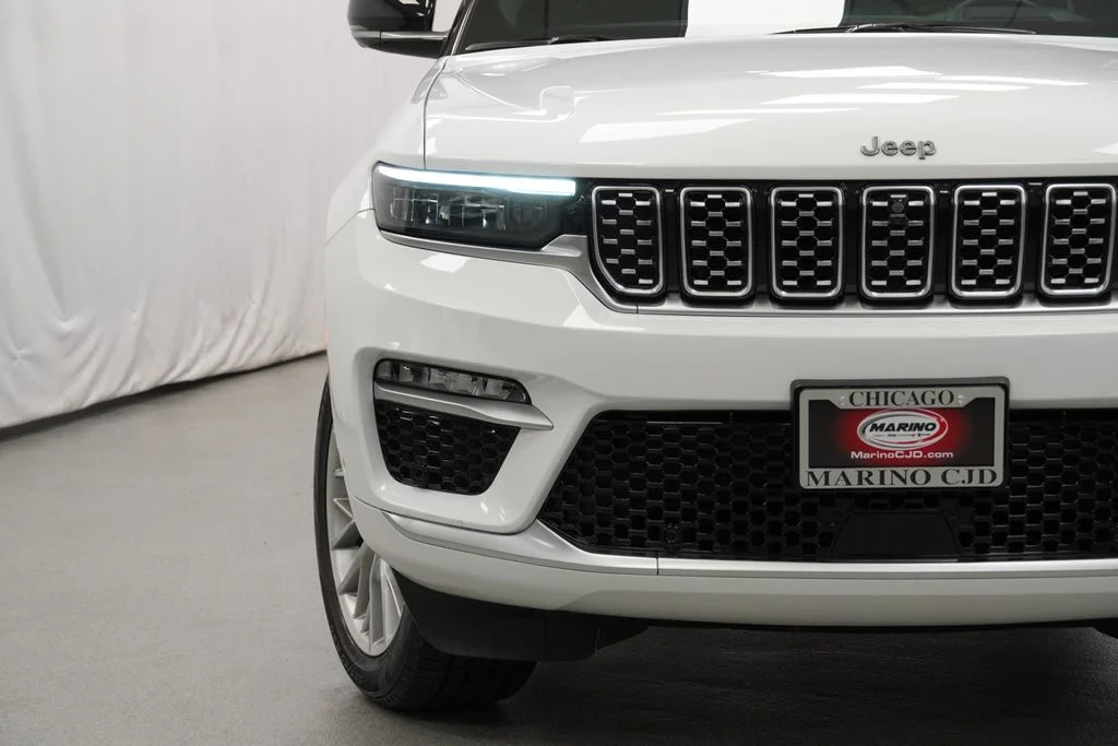 Used 2022 White Jeep Summit image 7