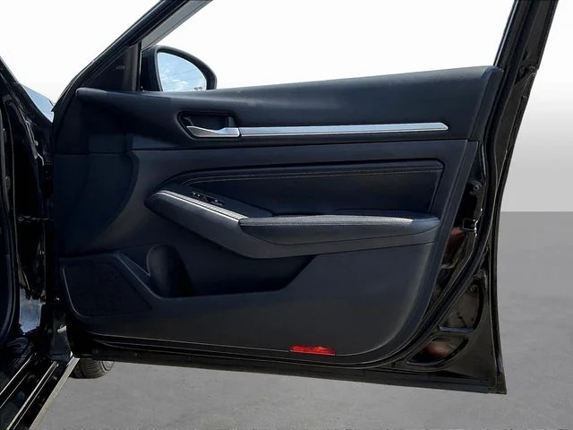Used 2019 Black Nissan 2.5 SL image 30