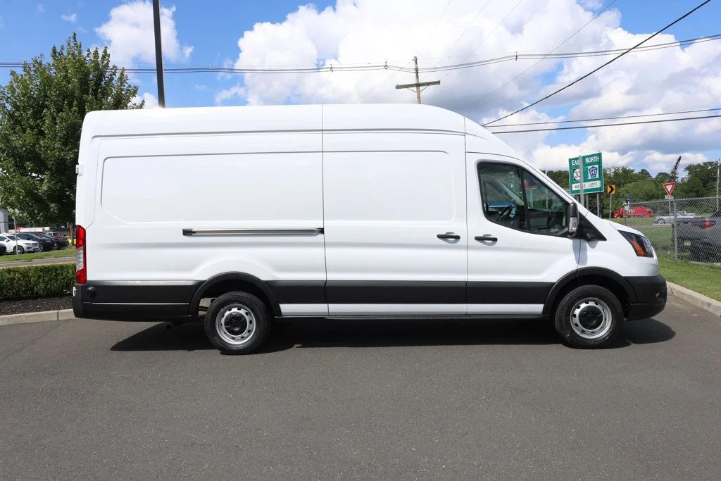 Used 2024 Oxford White Ford T-350 148