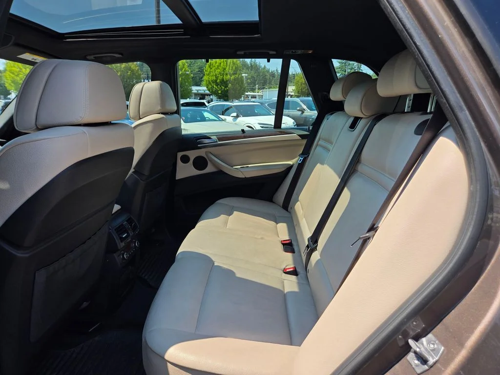 Used 2013 Bronze Metallic BMW xDrive50i image 17